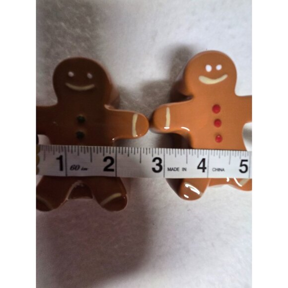 Gingerbread Man Ceramic Salt & Pepper Shakers Set - Picture 3 of 7